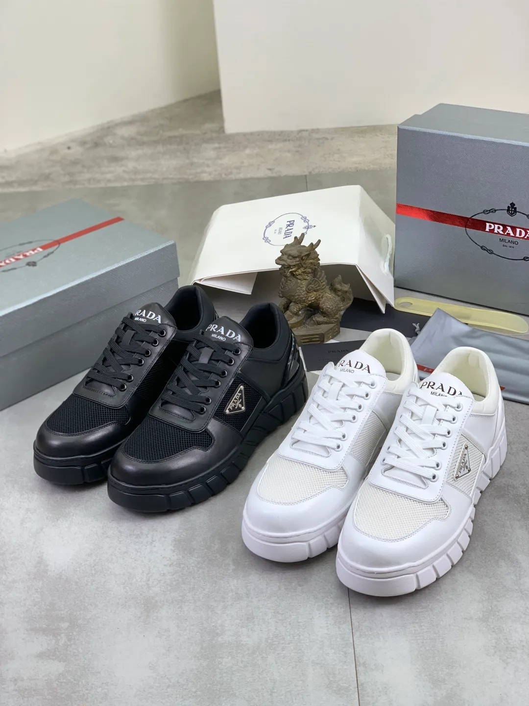 Men's men's shoes P560💰 [Real Price] Popular models are on the official website, 🆘 Trendy brand (Prada) mainly promotes popular models, avant-garde and versatile fashionable men's shoes private version mold opening, cowhide surface splicing 1:1.. Stylish and simple, original imported cowhide lining cowhide feet; the atmosphere and personality are more fashionable, eye-catching and pursuing class. It will subvert the old ideas and be a must-have for fashionistas who want to spend time with you! Must keep it! Tall and comfortable, large and low, high-end quality workmanship. Code number: 38-45 2️⃣optional.